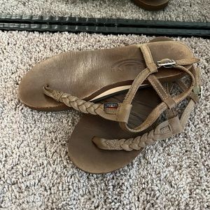 Rainbow Sandals Size 6